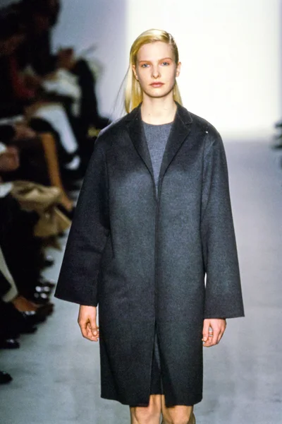 Look 16
